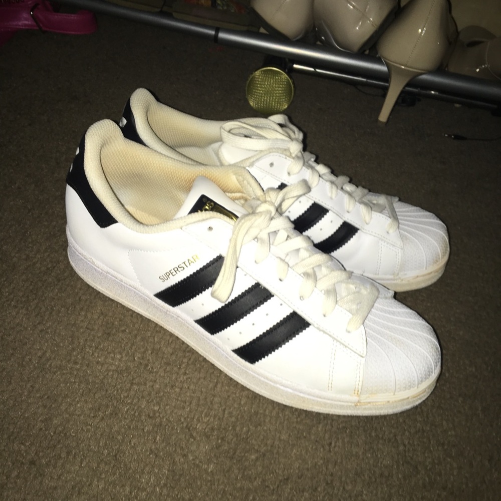 Adidas superstars/ men’s 8.5 women’s 10.5